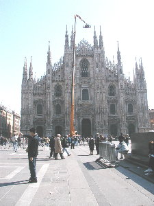One Tall Cherrypicker, Duomo, Milano, Italy March '02